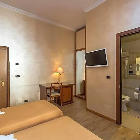 Kent Hotel 3*